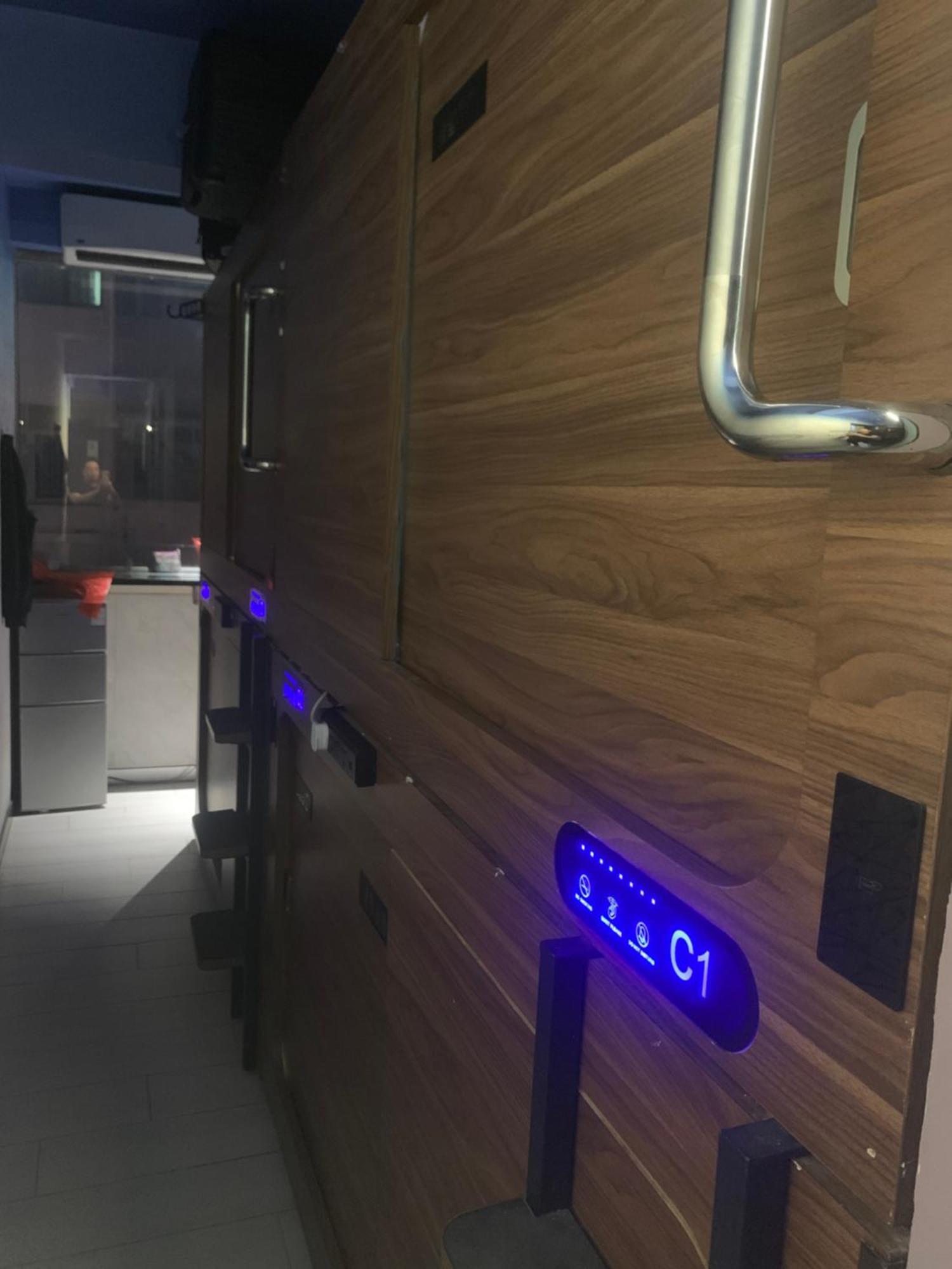 Sleep cubee capsule hotel Hong Kong Exterior foto